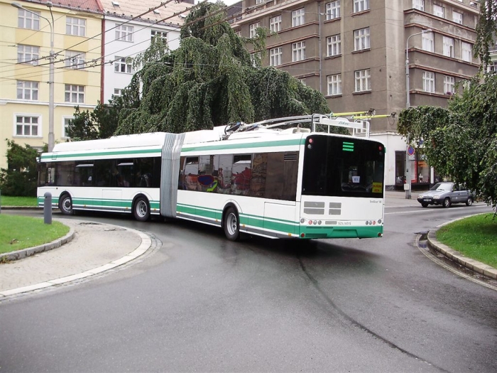 Erste Probefahrten mit Hilfsaggregat des ersten Eberswalder Solaris-Gelenkobusses (E 1) in Ostrava/CZ